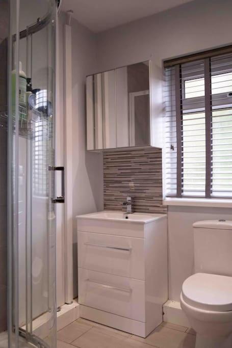 Villa Hot Tub - Cross Lane Leeds (West Yorkshire)