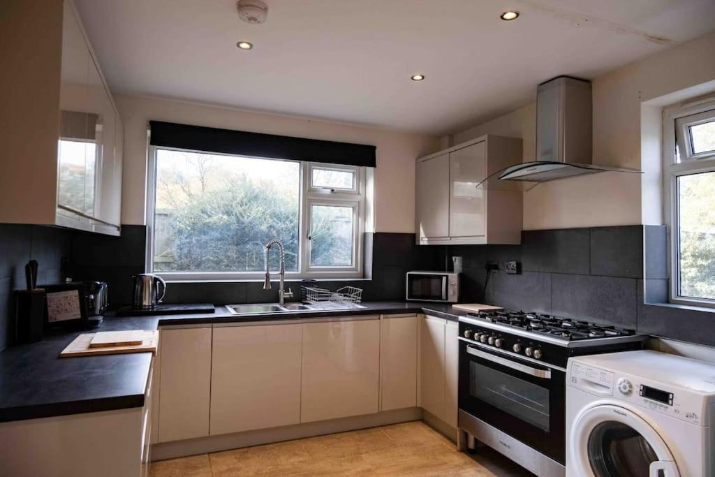 Villa Hot Tub - Cross Lane Leeds (West Yorkshire)